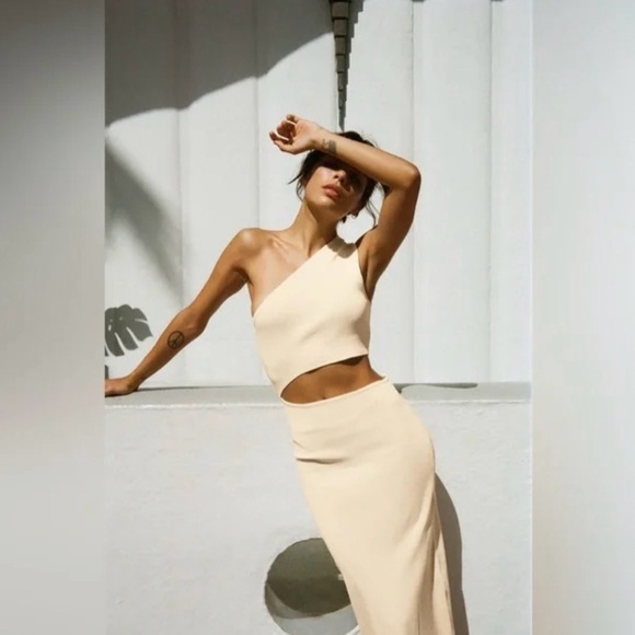 Zara Cream Cutout Midi Dress Blogger Favorite One Shoulder Size Small - Picture 3 of 8